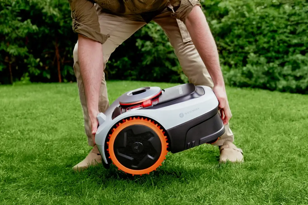 Segway Navimow i210 AWD – czujnik lift i alarm podniesienia, zabezpieczenia antykradzieżowe i powiadomienia